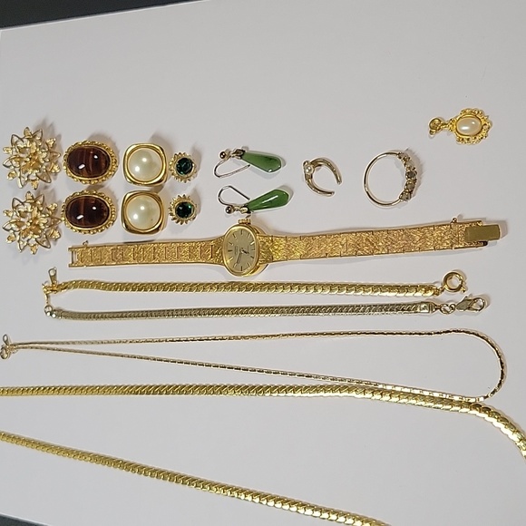 Elegant Gold Tone Jewelry Lot for Women - Picture 10 of 10
